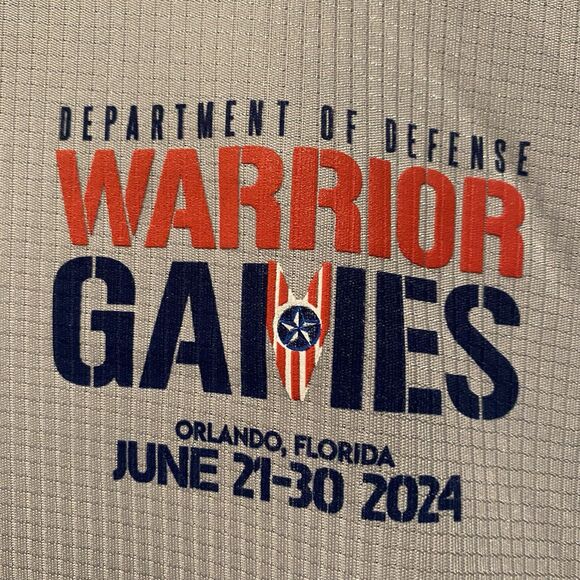 Under Armour T Shirt Men Small Gray Warrior Games Loose Heat Gear Short Sleeve - Picture 1 of 13